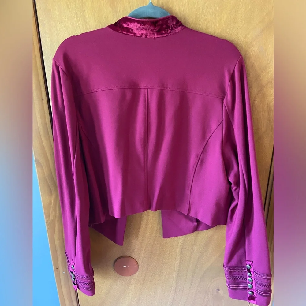 EUC Torrid vibrant maroon Military cropped blazer Sz2 - Picture 2 of 8